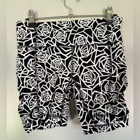 Lululemon Speed Track Short 6” - Black White / Miss Mosaic White - Picture 3 of 5